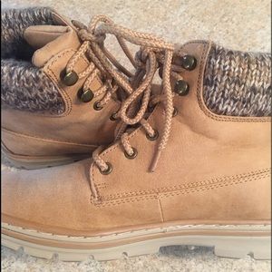 New Women’s “Cliff” Hiking Boots